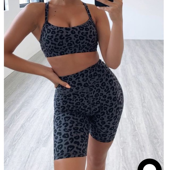 White Fox 2 piece Workout Set! - Picture 6 of 10